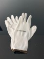 Białe rękawice ochronne, przód